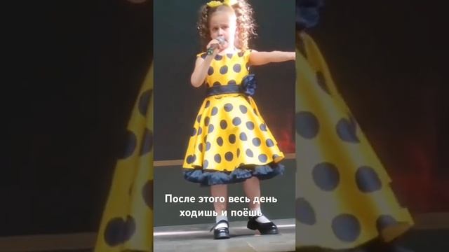 Стоит один раз услышать, чтобы напевать весь день #shortvideo #топ #shortsvideo #концерт #юмор