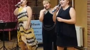 Три Дочки поют маме песенку до слёз