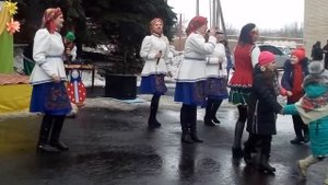 Группа "Перлына" гтпЧеркаское поют песню "Я просто королева" лесопедный батальён