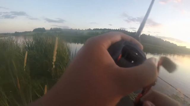 finesse jig Pompadour bass fishing (Amazing Topwater Action!!) смотреть онлайн