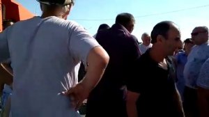 Новокорсунская. Народ перекрыл трассу.