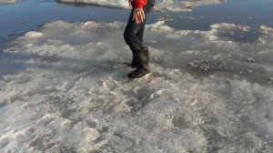 Пацан провалился под лед