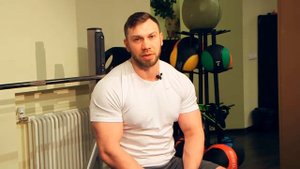 Качаем грудь. Жим штанги лёжа на горизонтальной скамье.