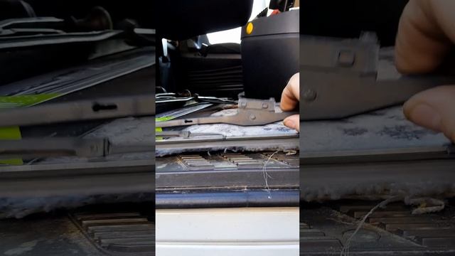 Как снять и поменять щётки дворников на Мерседес Актрос 1851 Mercedes Actros смотреть онлайн