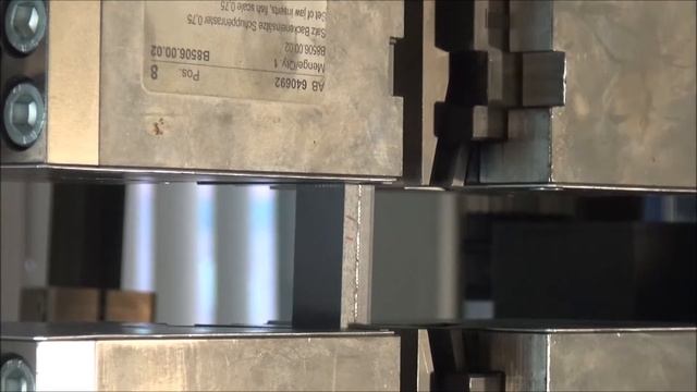 Испытание образца ПВХ с армированием на растяжение. Лаборатория кафедры РК-5 МГТУ им. Н.Э. Баумана смотреть онлайн