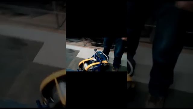 Электрическая лебедка с колесом для вспашки земли