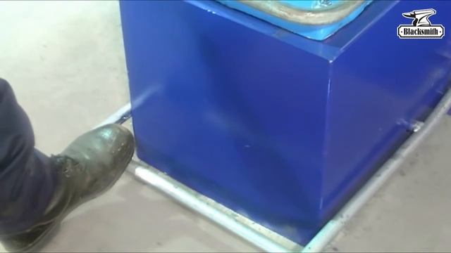 Кузнечный молот BLACKSMITH KM1-20R смотреть онлайн