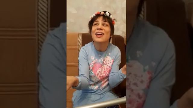 С праздником 8 марта поздравляет Юля всех сотрудников реабилитационного центра Вместе с мамой