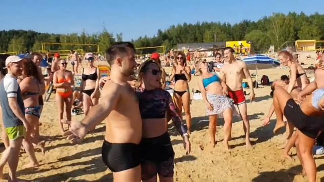 Crazy Beach Dance! Bikini Dance School Students Show Off Hot Moves at the Beach# Saint Petersburg