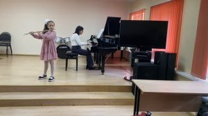 И.Шильцева " Весёлые медвежата". Исполняет Андреева Кира 2 класс, флейта.