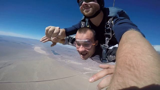 Las Vegas Skydive from 15000 feet high (4572 meters) 50 second free fall!!! смотреть онлайн