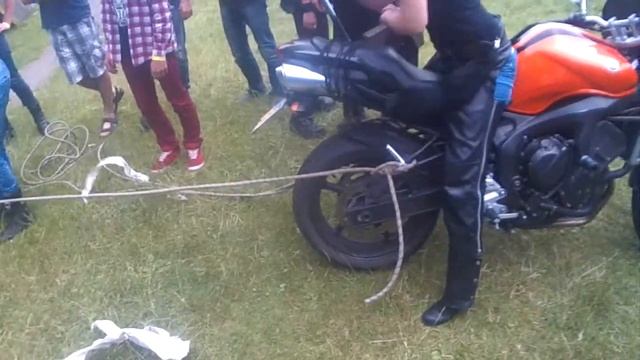 Перетягивание каната мотоциклами смотреть онлайн