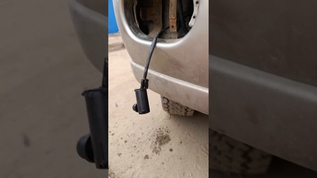 Митсубиси Монтеро спорт. Замена моторчика омывателя лобового стекла. Часть 1 смотреть онлайн