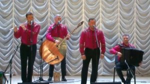 Поёт и играет ансамбль "Вечёрка"✨️✨️✨️