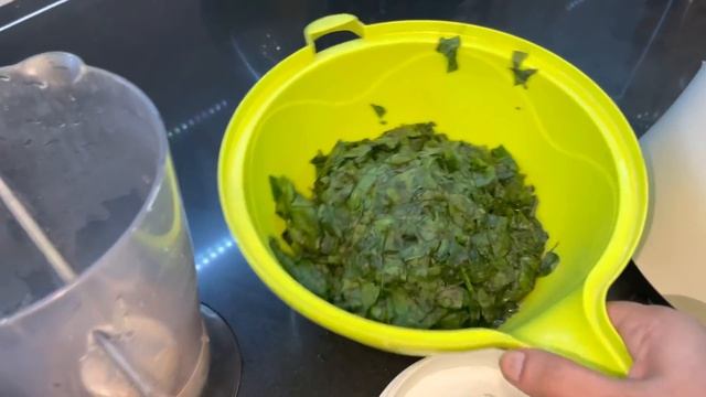 Aise chote mote kam ghar p kar leti hon || Palak paneer recepie from scratch смотреть онлайн