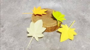 Кленовый лист из бумаги