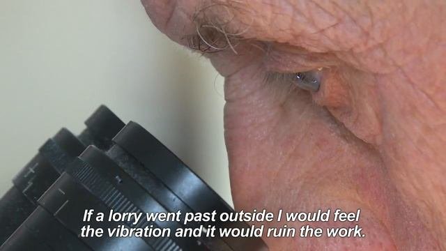 World's Smallest Engraver Makes His Mark