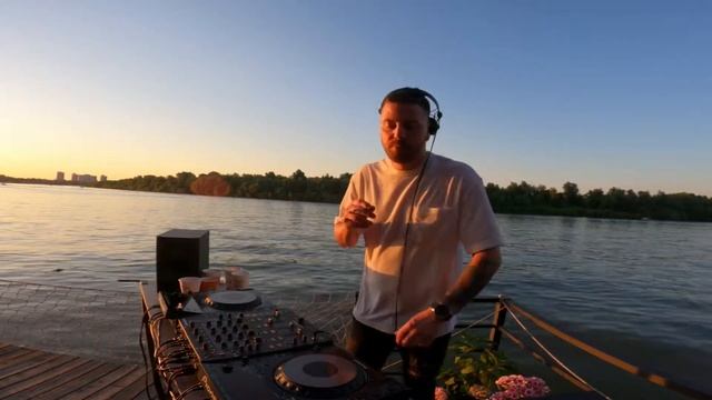 Radio Volt Matinée Stream - Alex Bojović смотреть онлайн