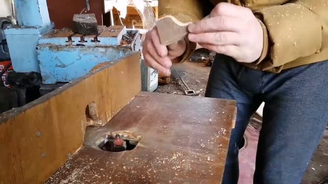 Как сделать полку своими руками на кухню.