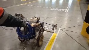 Профессиональное оборудование для нанесения разметки.