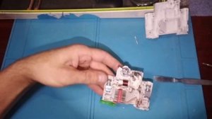 Автоматический выключатель Schneider Easy9 .разборка.