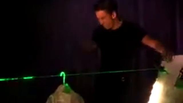 Фокус с твердотельным лазером смотреть онлайн