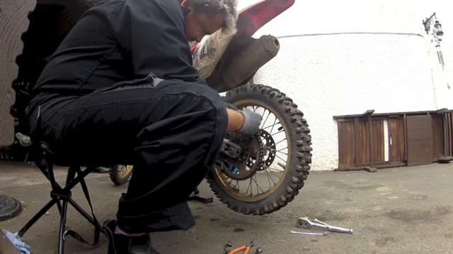 DRC PRO CHAIN TOOL MOTORCYCLE CHAIN BREAKER SPLITTER DELINKER RIVETER KTM CRF RM смотреть онлайн