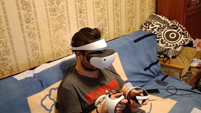 Влог тестируем Playstation VR2 с Эмилем и Лерой - СМОТРЯТ ПЛЕЙСТЕЙШН ВР2 И ДЕЛЯТСЯ ВПЕЧАТЛЕНИЯМИ
