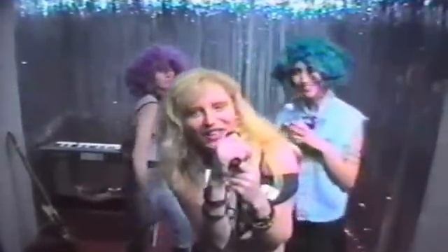 The Pandoras , Paula, Pierce Sheri "Walk Like an Egyptian" and "Straight Up" Karaoke Video смотреть онлайн