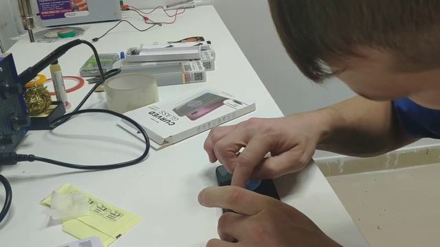 Топовые флагманы и волшебные защитные стёкла которые сушат лампой смотреть онлайн