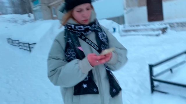 СДЕЛАЛИ ФОТО С КАЖДЫМ ЧЕЛОВЕКОМ ИЗ ГОРОДА!!! КТО БОЛЬШЕ СФОТКАЕТСЯ!? смотреть онлайн