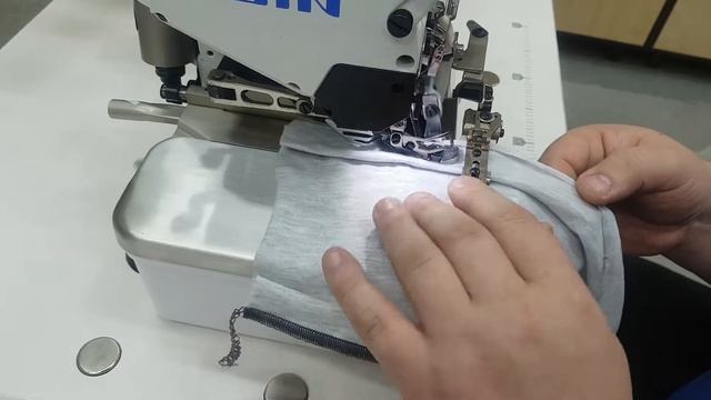Оверлок JIN серии M-1 (Juki) с автоматическими функциями. Потайная подгибка. смотреть онлайн