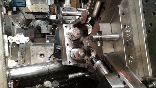 pipe fitting mould 110 mm elbow 45° sewerage fitting mould PVC injection moulding machine смотреть онлайн