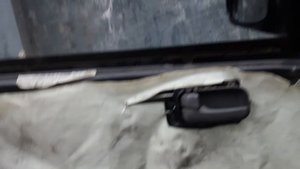 Установка динамиков в передние двери автомобиля