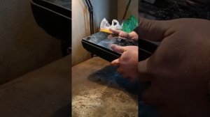 Снятие и обратная установка зеркального элемента левого зеркала DAF 95 XF