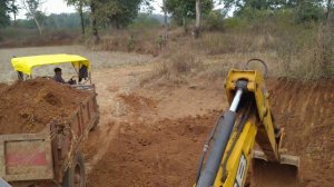 See how the Mud/Murum is loading in the tractor through the jcb machine cartoon by kids with snack