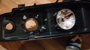 Замена галогеновых линз в китайских  фарах бмв е39 на билед линзы Aozoom A14.