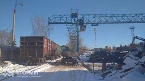 Загрузка вагона чермета для отправки на комбинат