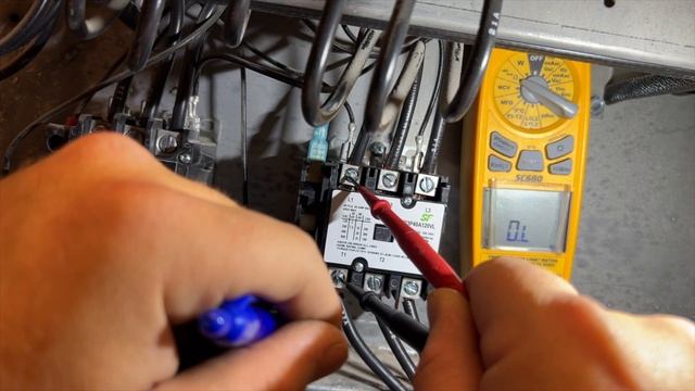 Circuit 2 Compressor Keeps Tripping on a Trane Self-Contained Intellipak EP154 смотреть онлайн