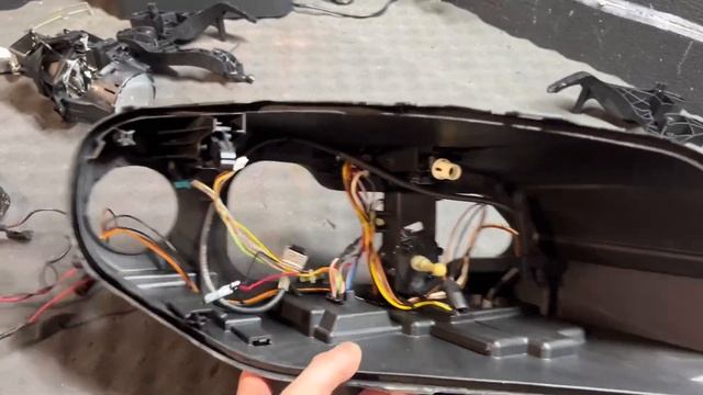 Volvo XC70  -  ремонт фар, восстановление  линз