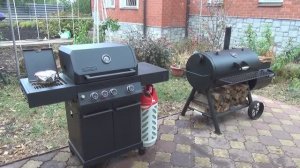 ПОДГОТОВКА И ПЕРВЫЙ ЗАПУСК СМОКЕРА OKLAHOMA JOE! ПРО ДРОВА И ДЫМ. КАК КОПТИТЬ. ГОТОВИМ БАРАНЬЮ НОГУ!