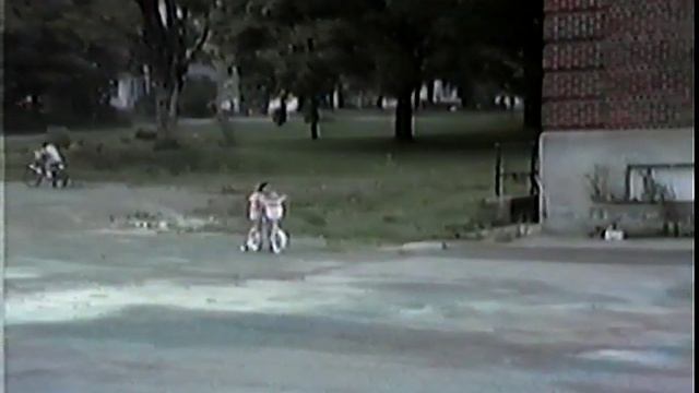 Erich & Alyssa Ride Bikes at Playground With Mary Lou, Pap & Rosie смотреть онлайн