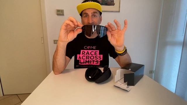 OAKLEY SUTRO LITE SWEEP unboxing e recensione смотреть онлайн