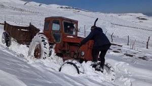 Трактора Т-40  по бездорожью. Буксир трактора на снегу