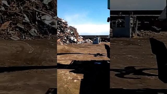 перегружатель Liebherr 934 надевает грейфер