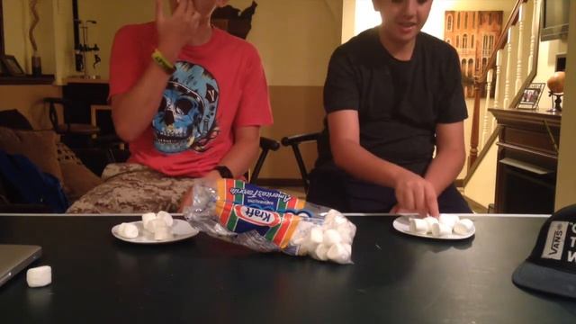 Chubby Bunny Challenge ft. Adrian Silva смотреть онлайн