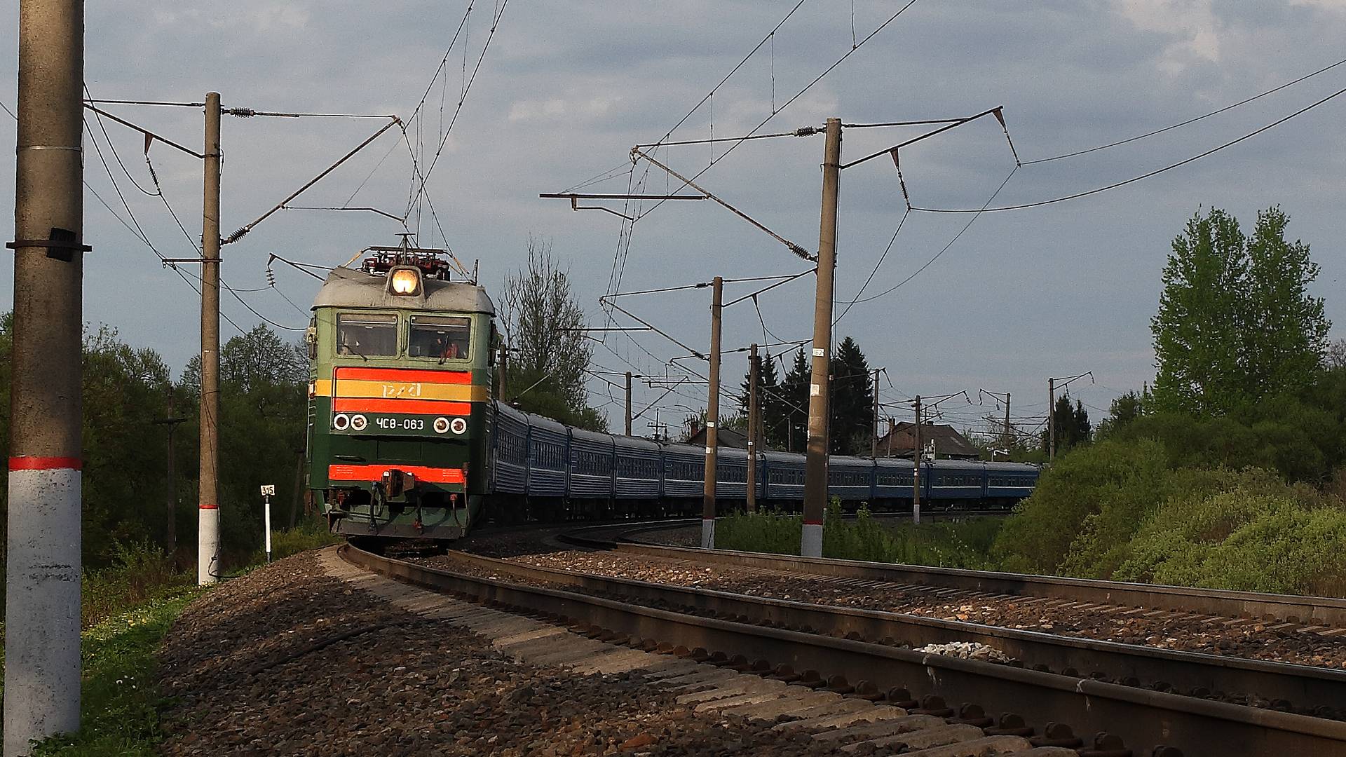 Поезда на перегоне Дурово - Сафоново Московской железной дороги. Май 2019 года