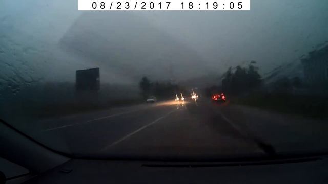 Сильный ливень в Москве (Щербинка) смотреть онлайн