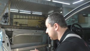 AUDI A6 c5 легенда! Как снять обшивку двери и т.д.