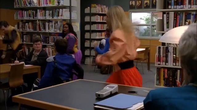 U Can't Touch This - Glee Cast - Kevin McHale, Heather Morris, Chris Colfer, Jenna Ushkowitz смотреть онлайн